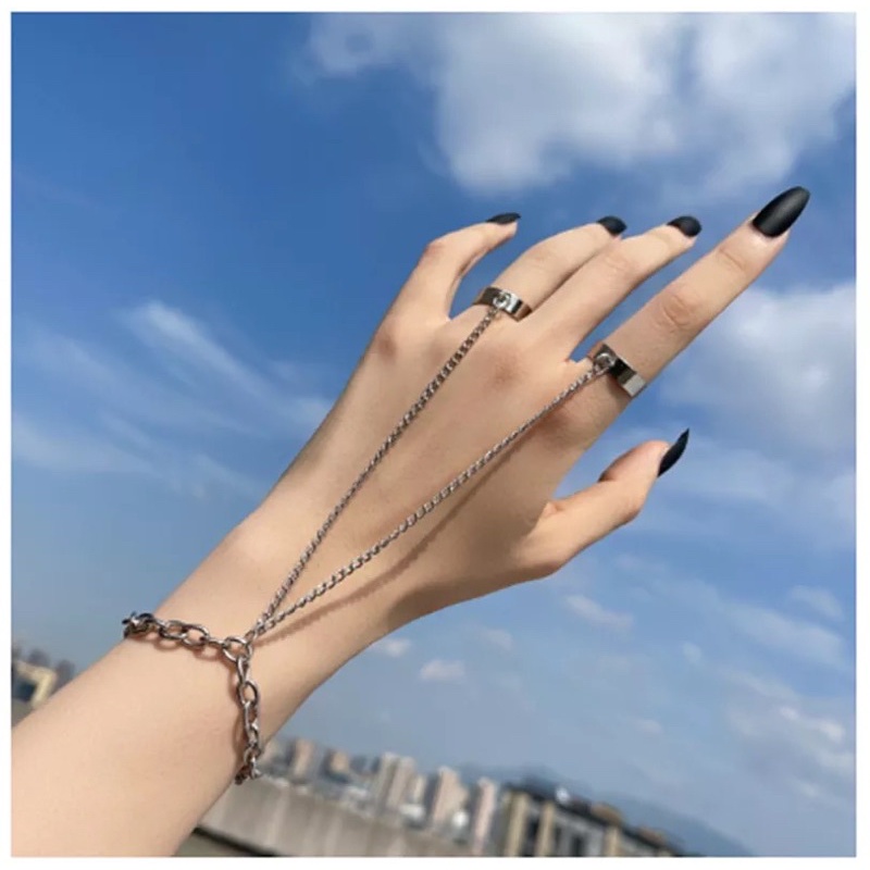 สินค้าพร้อมส่งจากไทย (W21) แหวนแฟชั่น สร้อยข้อมือ+แหวน2นิ้วเท่ๆ โซ่แหวนแฟชั่นพังค์ปรับขนาดได้