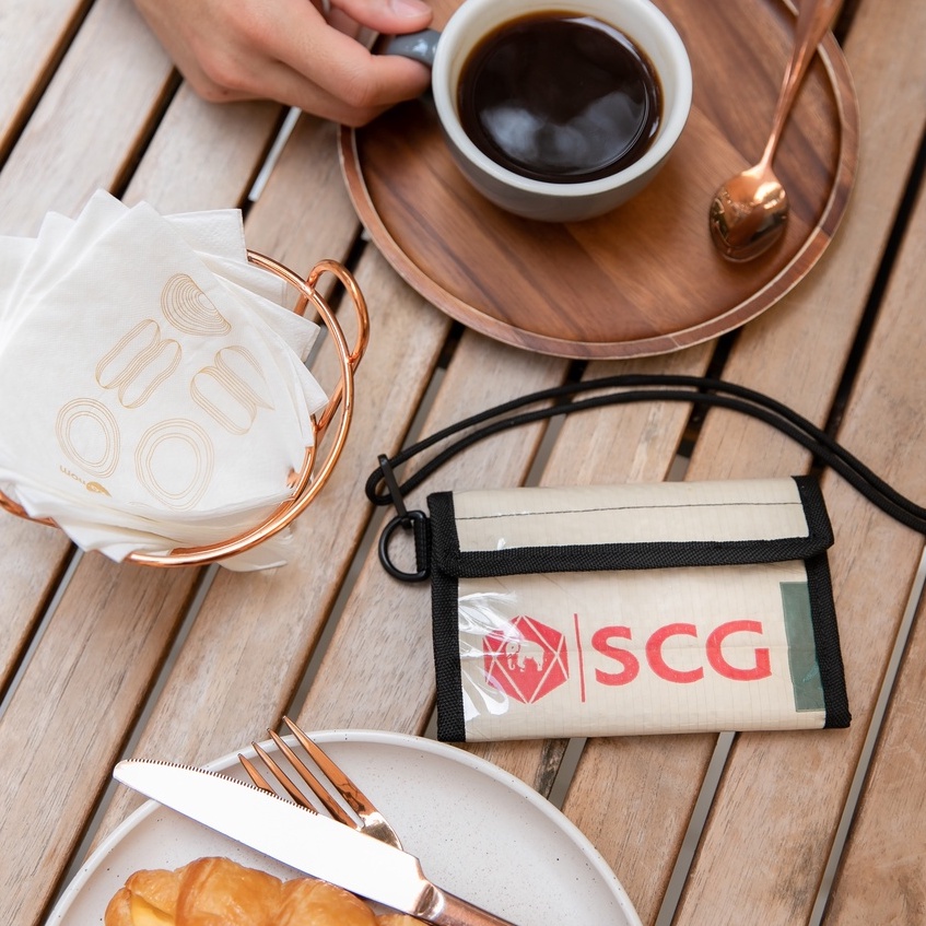 คิดจากถุง - กระเป๋าถุงปูน รักษ์โลก SCG HOP WALLET BAG, BSHW-01 กระเป๋าสตางค์ เคลือบกันน้ำ (พร้อมสายคล้องคอ)