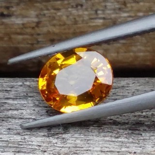 พลอยบุษราคัม (Yellow Sapphire) 1 เม็ด 1.23 กะรัต