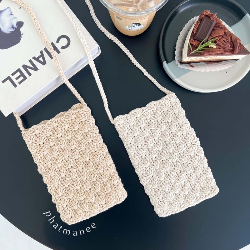 pmncrochet : กระเป๋าถักใส่มือถือ ลายเปลือกหอย/พัด พร้อมส่ง