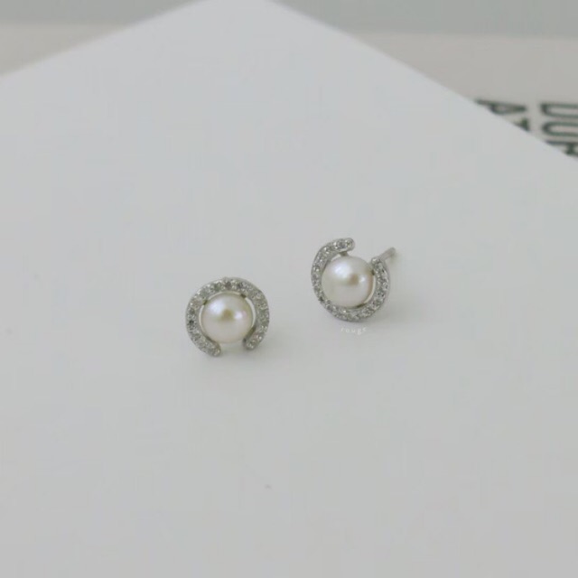 ต่างหู crystal horseshoe with pearl เงินแท้ ไม่แพ้ไม่คัน (ห่อของขวัญฟรี)