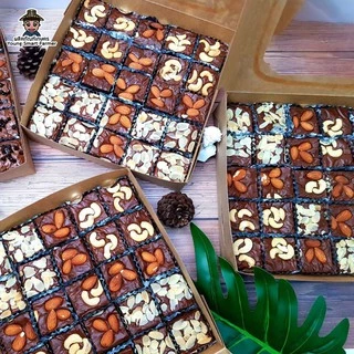 Almond อัลมอนด์แท่งติดเปลือก 500 g. (Almond Slivered with Skin)