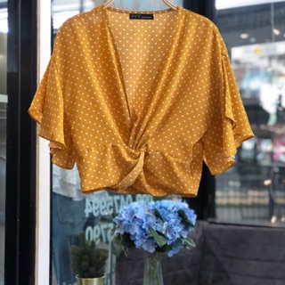 Crop Top สีเหลืองเข้มลายจุด แบรนด์ Zara