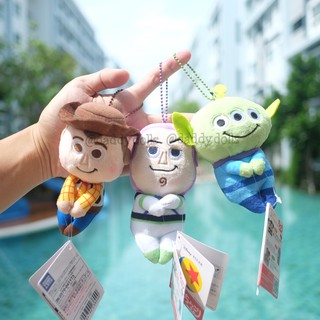 พวงกุญแจ Woody วู้ดดี้ &amp; Buzz Lightyear บัส &amp; Little Greenman กรีนแมน เอเลี่ยน 3ตา ท่านั่งกุมมือ 4นิ้ว