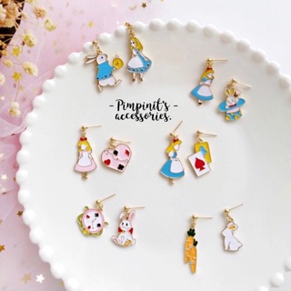 📬 พร้อมส่ง : ต่างหูระย้าลายอลิซท่องแดนมหัศจรรย์ | Alice In Wonderland Enamel Drop Earring.