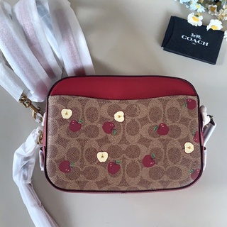 🎀 (สด-ผ่อน) กระเป๋า 8.5 นิ้ว ลายแอบเปิล 85713 Shop Coach Camera Bag In Signature Canvas With Scattered Apple Print