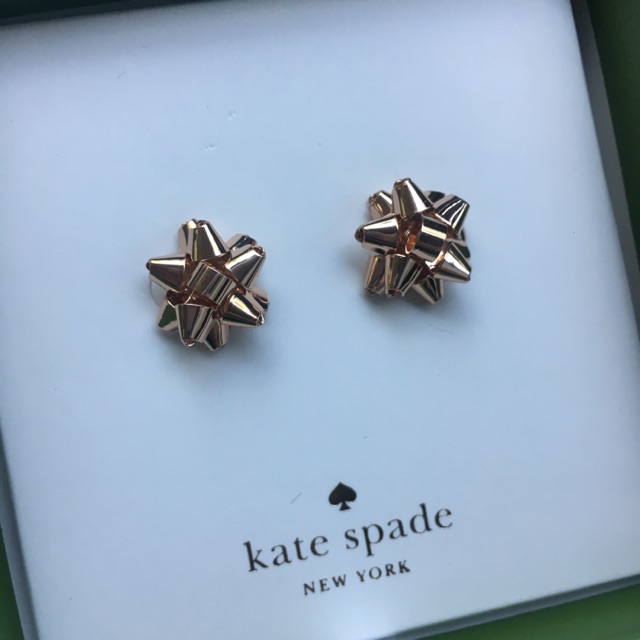 Kate Spade ♠️ ต่างหูทรงโบว์ของขวัญ ของแท้ 100% จากอเมริกา