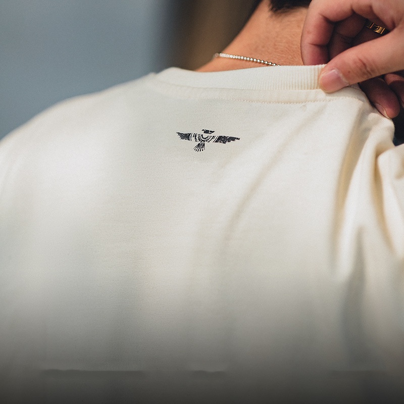 Maden  ใหม่ เสื้อยืดแขนสั้น พิมพ์ลายขนนก ทรงหลวม สไตล์อินเดียเรโทร อเมริกัน ฤดูร้อน สําหรับผู้ชาย 2022