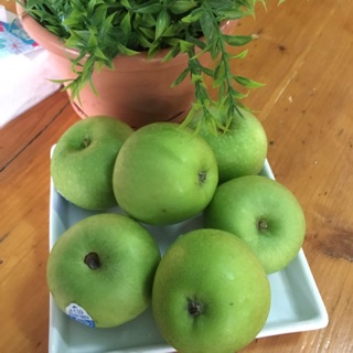 แอปเปิ้ลเขียวและแดง แพค 8 ลูก อร่อยกรอบ สด ส่งตรงถึงหน้าบ้าน