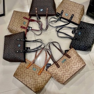 กระเป๋า Coach tote zip  shopping