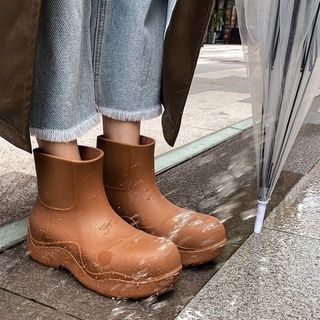 รองเท้าบูทกันฝนแฟชั่นสตรีด้านนอกหนาด้านล่างเพิ่มความสูงรองเท้าน้ำกันลื่นรองเท้ากันฝนแบบสั้น