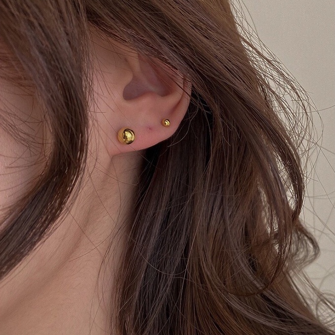 earika.earrings - gold dot stud ต่างหูเม็ดกลมสีทองเงินแท้ คนแพ้ง่ายใส่ได้ (มี4ไซส์) - รูปที่ 4