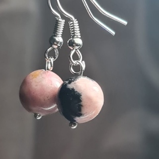 ต่างหูหินสี ชมพู ลายลูกไม้สีดำ Rhodonite ขนาด 10มม