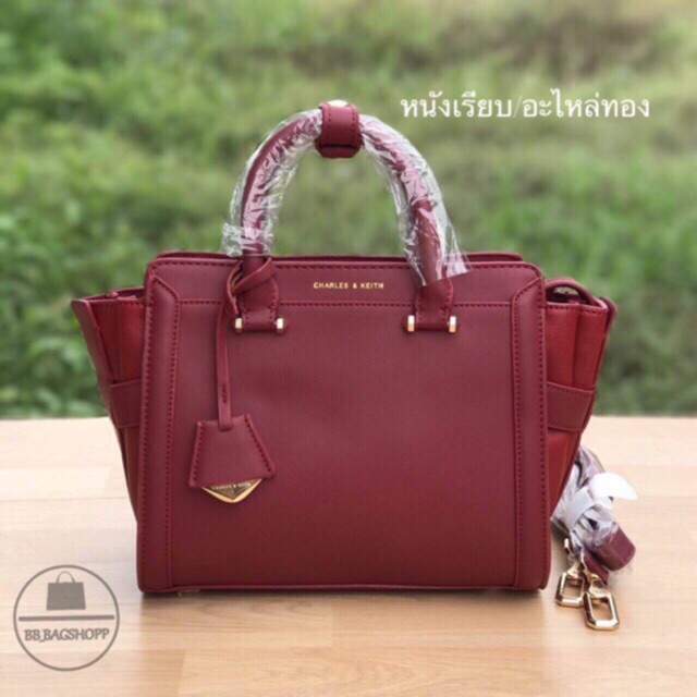 CHARLES &amp; KEITH TRAPEZE BAG (แดง) (Outlet)
