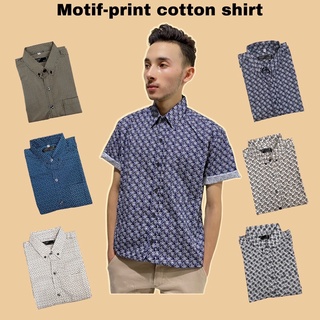 เสื้อเชิ้ตแขนสั้นพิมพ์ลายกราฟฟิก motif-print cotton short sleeve shirt