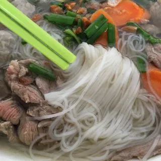 ก๋วยเตี๋ยวผัดไทยเส้นจันท์ (ตราม้า) ไม่ใส่สารกันบูด