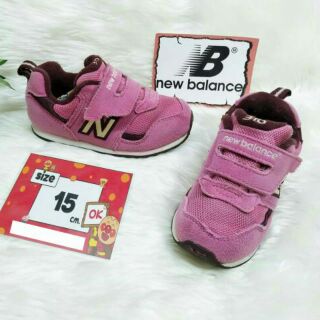 ❇รองเท้ามือสองแบรนด์แท้ Newbalance สีชมพู 15cm