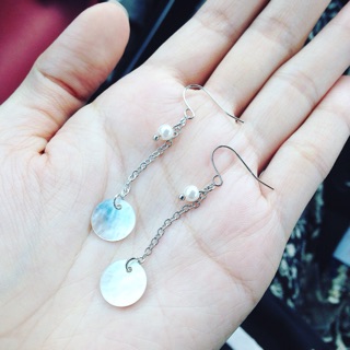 Little pearl shell mermaid earrings ต่างหูเปลือกหอย นางเงือก ต่างหูมุก