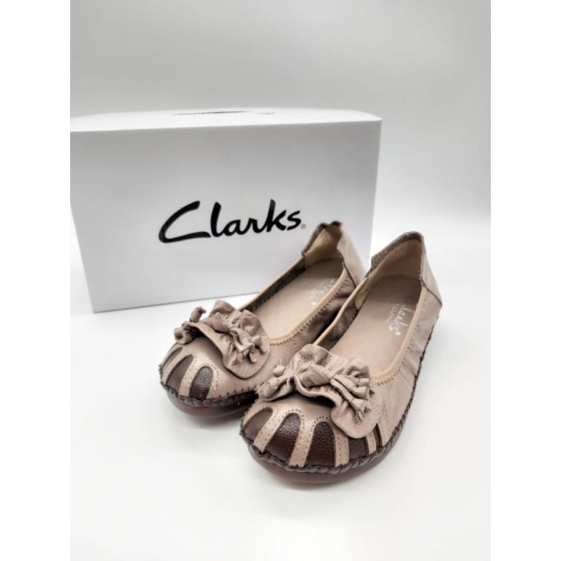 Clarks 015 รองเท้าหนัง ส้นแบน ประดับโบว์ Clarks 015