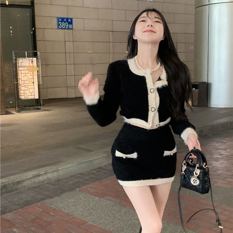 ✨🍑🍃 set2ชิ้น เซ็ตไหมพรมเสื้อคลุม+กระโปรง เสื้อกันหนาว สไตล์ชาแนลล