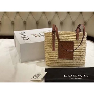 กระเป๋าสะพาย โลเอเว่ x puala’s biza tote bag พร้อมส่งค่ะ ขนาด 12x9 นิ้วค่ะ ถ่ายสดจากสินค้าจริง100%