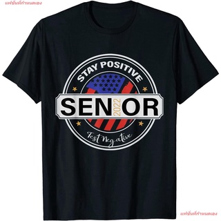 แฟชั่นที่กำหนดเอง Funny Senior Class Of 2022, Stay Positive Test Negative T-Shirt ผู้ชาย เสื้อยืด พิมพ์ลาย เสื้อยืด ผ้าค