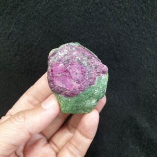 หินก้อนรู้บี้ซอยไซต์ ซอยไซต์ ทับทิม(Zoisite) Ruby Zoisite น้ำหนัก 58.8 กรัม