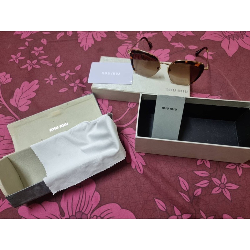 แว่นตากันแดด miwmiw มือสอง