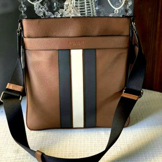 กระเป๋าสะพายผู้ชาย หนังแท้ COACH F23216 CHARLES CROSSBODY WITH VARSITY STRIPE