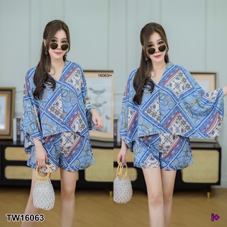 TW16063 Set 2 ชิ้น สาวอวบ เสื้อคอวี กระดุมหน้า แขนค้างคาว + กางเกงขาสั้น ทรงขาเบิ้ล มีกระเป๋าข้าง ผ้า 100D ลายกราฟฟิก