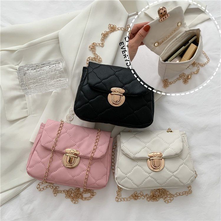 กระเป๋าผู้หญิงสไตล์น่ารักมีหลายสีซัพพลายข้างดูน่ารักCute style lady bag with many colors. The sides are cute.