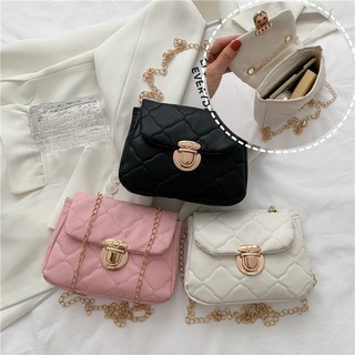กระเป๋าผู้หญิงสไตล์น่ารักมีหลายสีซัพพลายข้างดูน่ารักCute style lady bag with many colors. The sides are cute.
