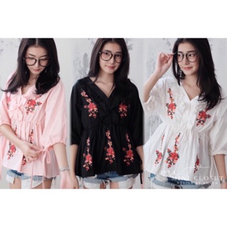 เสื้อคอวีแต่งระบาย ปักลายดอกไม้🌸