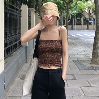 ครอปสายเดี่ยว​ ลายดอก