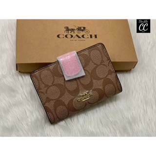 (แท้ 💯%‼) COACH MEDIUM CORNER ZIP WALLET IN SIGNATURE CANVAS รุ่นด้านในหนังไม่เรียบ