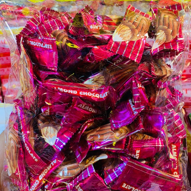 ช็อคโกแลตแอลมอนด์ในตำนาน แพ็คละ 700 กรัม Almond Chocolate 700 G. Shopee Thailand