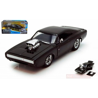 รถโมเดลสีดำเงาเปิดประตูกระโปรงหลังได้ ด้านหน้าถอดได้ Jada 97059 Doms Dodge Charger R/t 1/24