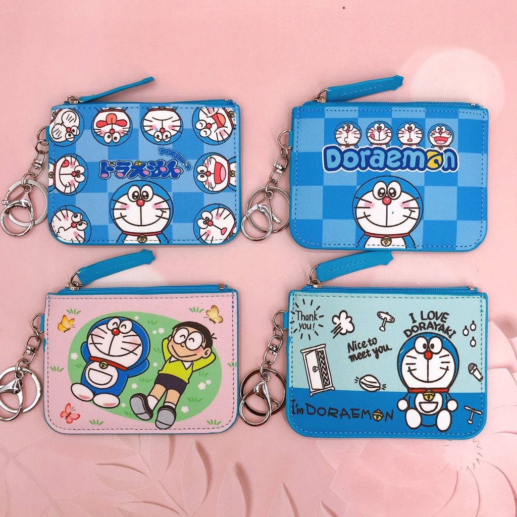 กระเป๋าสตางค์หนัง ใส่เหรียญได้ ลายการ์ตูนโดราเอมอนน่ารัก ทรงหลวม พร้อมพวงกุญแจ และช่องใส่บัตร สําหรับผู้ชาย และนักเรียน
