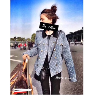 : Jacket LV ลาย LV monogram คอปกดำผ้ากำมะหยี่ งานป้าย Tag LV ทรงใส่พอดีตัวสวยมากๆๆคะ ลาย LV. ชัดสวยเลยจ้า