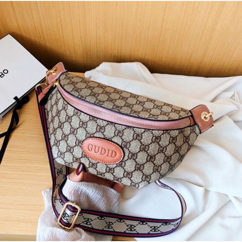 ลดพิเศษ (จัดส่งทันที) กระเป๋าคาดอกผญ กระเป๋าคาดเอวผญ งานสวยตรงปกหนังดีมีซิปหลัง