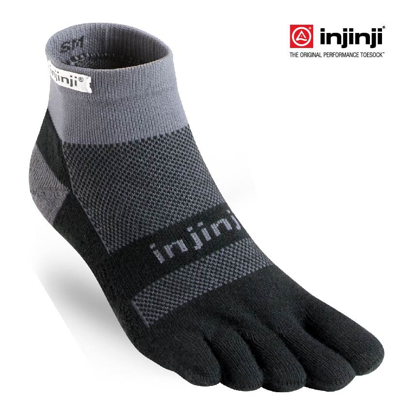 Injinji ถุงเท้าวิ่งแยกนิ้ว เล่นกีฬา Run MIDWEIGHT MINICREW  Black/Grey หุ้มตาตุ่ม สีเทา ของแท้