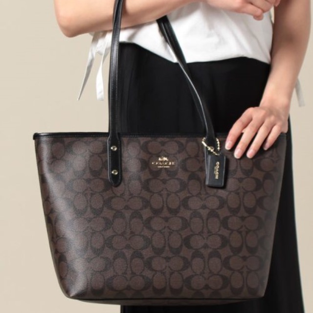 Coach F58292 มีซิป