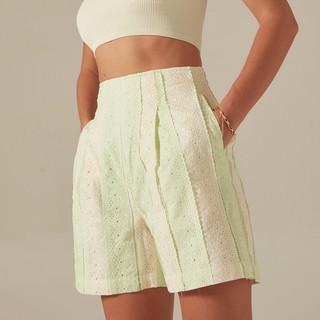 NEW !! Perana : กางเกงขาสั้นลูกไม้ Emma Shorts สี เขียว Lemon Green