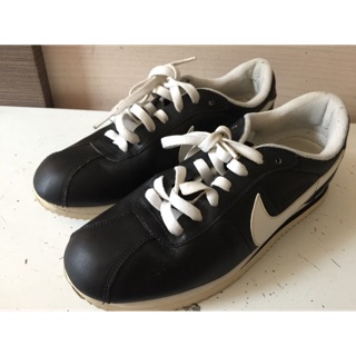 Nike Cortez ตุ๊กตายัดไส้
เสื้อกันหนาวมีฮู้ด