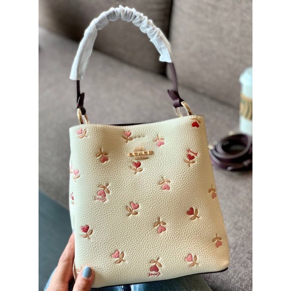 COACH SMALL TOWN BUCKET BAG WITH HEART FLORAL PRINT ((C2811))