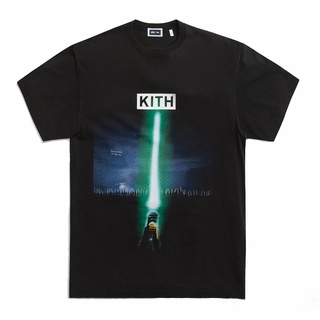 เสื้อยืดผ้าฝ้ายพิมพ์ลายแฟชั่นKith x STARWARS เสื้อยืดแขนสั้น พิมพ์ลายตัวอักษร Star Wars lightsaber สําหรับผู้ชาย ผู้หญิง