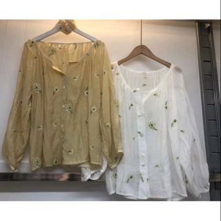 เสื้อคอกลมกระดุมหน้าแขน 6 ส่วน ผ้าไหมญี่ปุ่นปักลายช่อดอกไม้ สวย เก๋