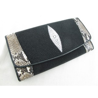 Clutch คลัช กระเป๋าสตางค์สามพับยาว หนังปลากระเบน และ งู แท้ สีดำ Genuine Black Stingray and Python Leather Clutch Wallet