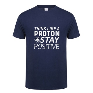 [COD]เสื้อยืดแขนสั้น ผ้าฝ้าย พิมพ์ลาย Think Like A Proton Stay Positive สําหรับผู้ชายS-5XL