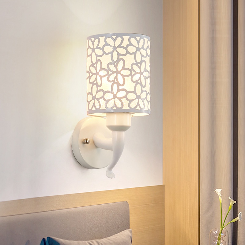 เหล็กยุโรปแกะสลักโคมไฟผนัง Nordic ห้องนั่งเล่นสไตล์พื้นหลังบันไดทางเดินห้องนอนโคมไฟข้างเตียง